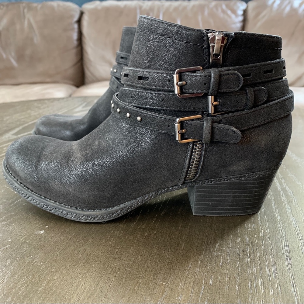 SO black booties